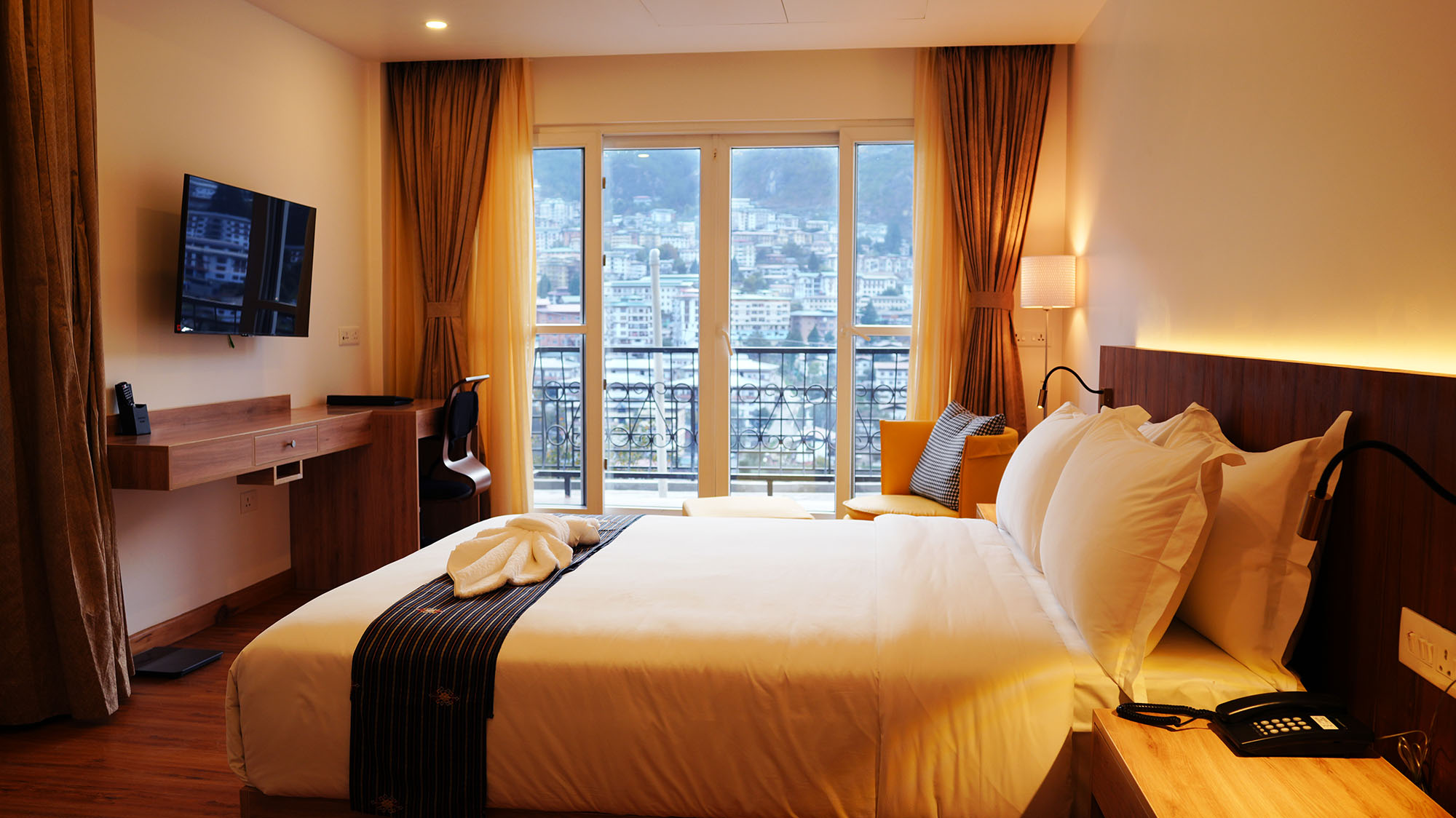 THE ULTIMATE LUXURY EXPERIENCE